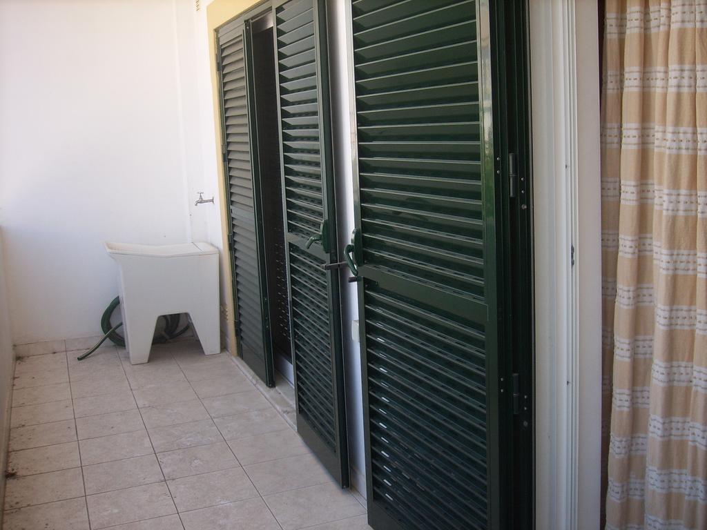 Apartamentos Monica Quarteira Zimmer foto
